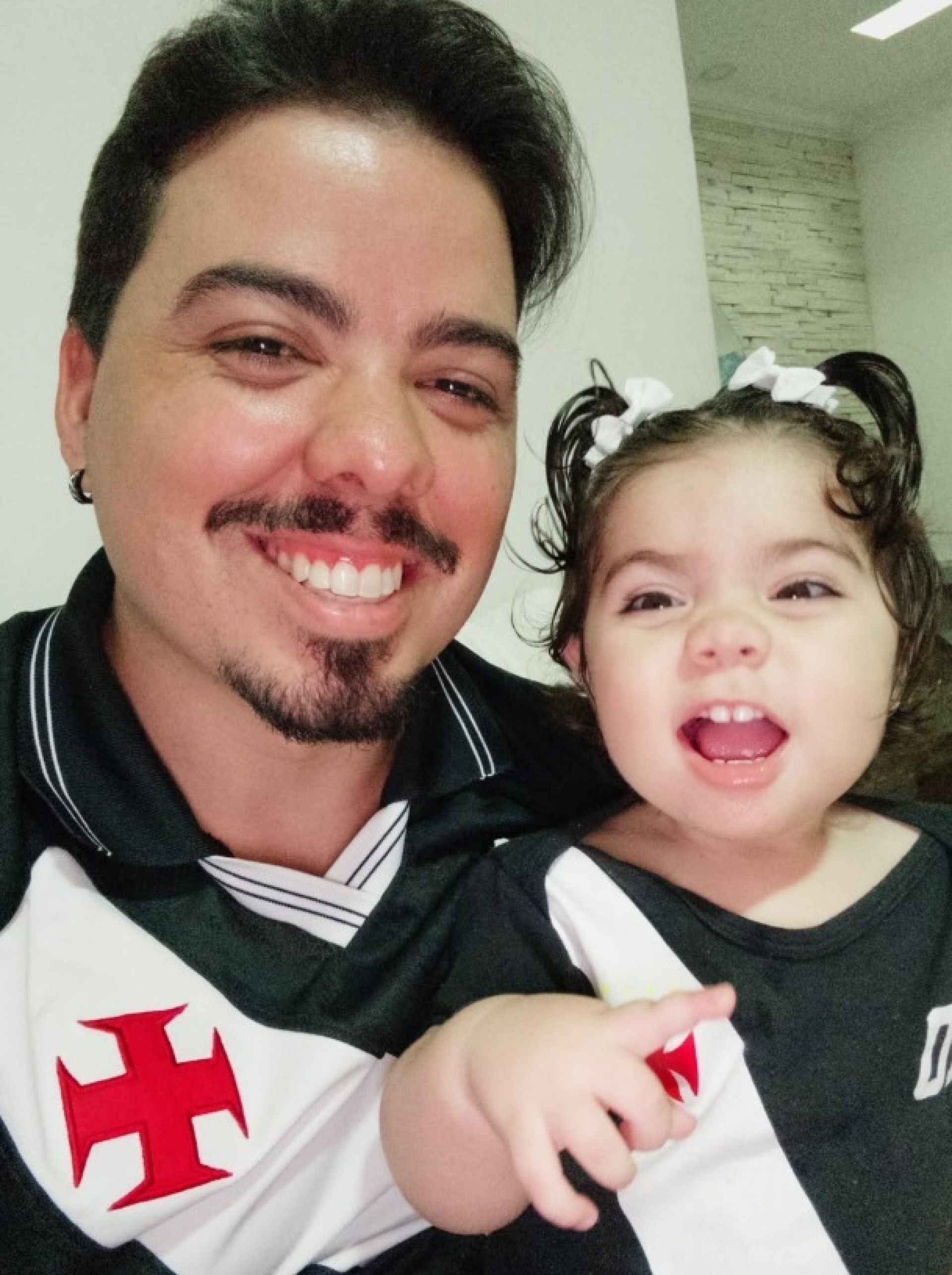 Marcio Soares e sua filha, Iris, de 1 ano - Reprodução / Instagram