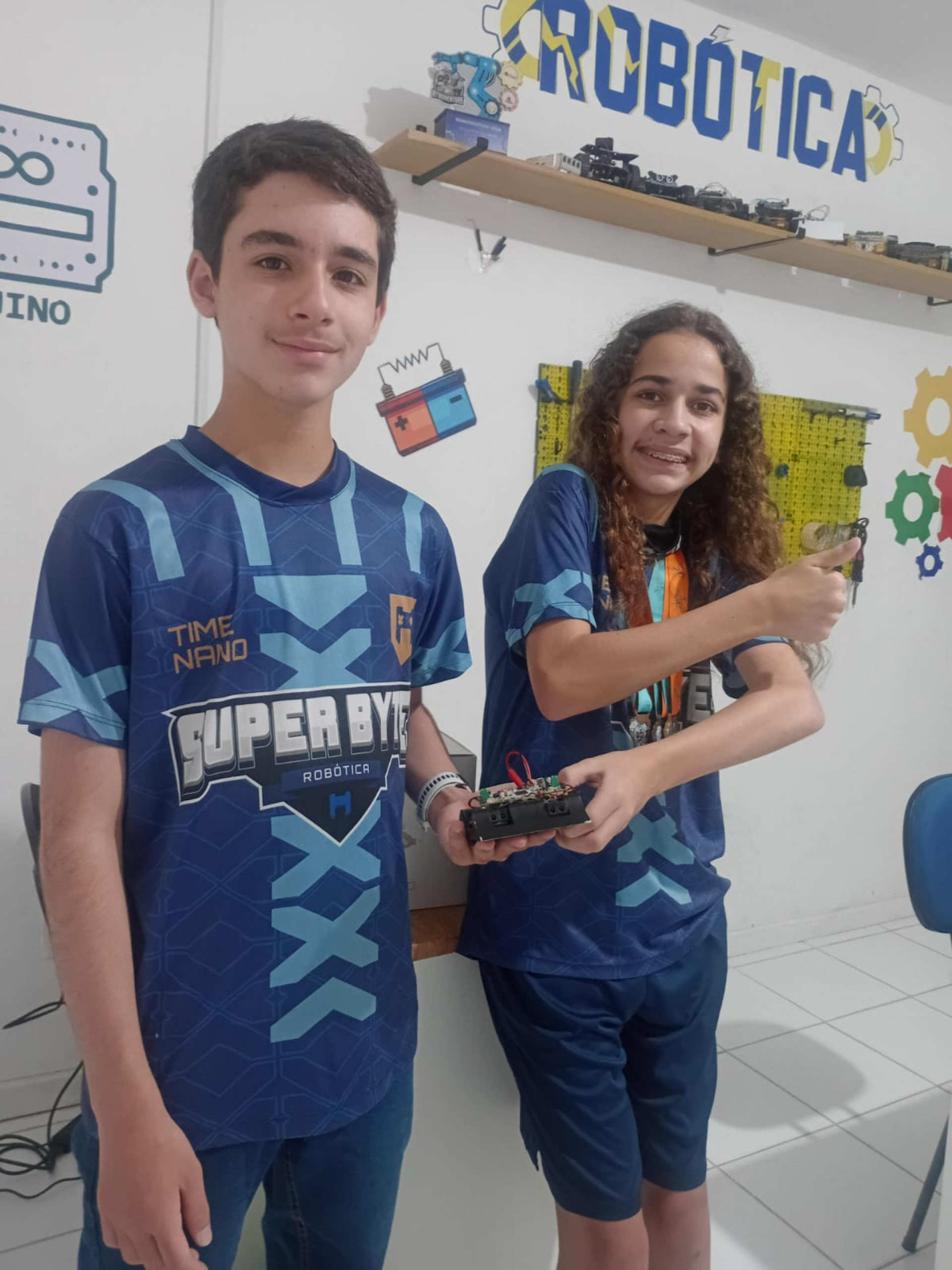 Lion e Prontos para representarem o Brasil e Angra na Gr&eacute;cia - Divulga&ccedil;&atilde;o