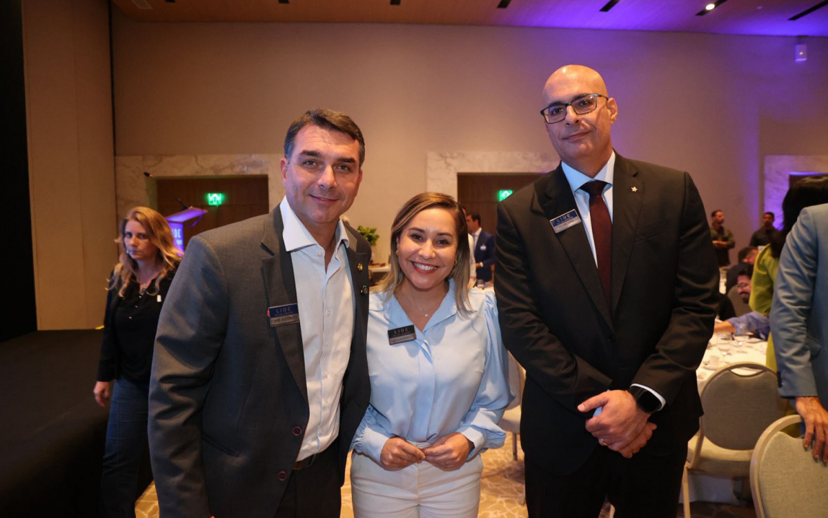 Daniela Soares participa de fórum de turismo realizado no Rio de Janeiro.