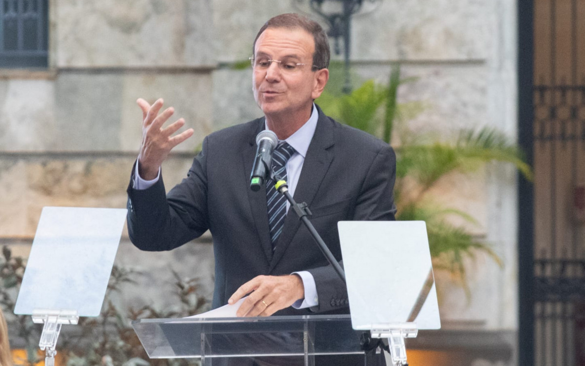 Em cerimônia no Palácio da Cidade, Eduardo Paes transmite cargo de prefeito para Eduardo Cavaliere