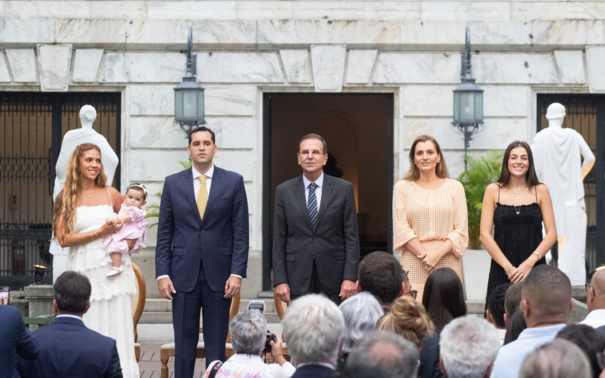 Em cerimônia no Palácio da Cidade, Eduardo Paes transmite cargo de prefeito para Eduardo Cavaliere