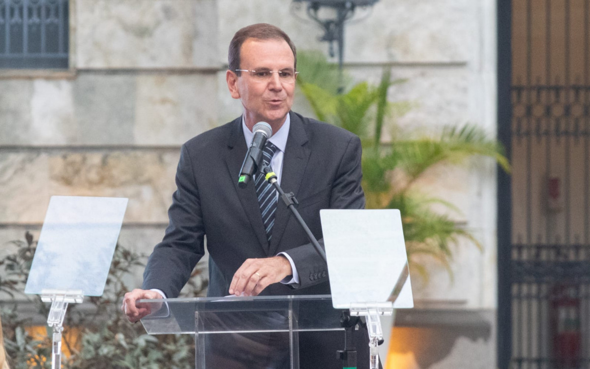 Em cerimônia no Palácio da Cidade, Eduardo Paes transmite cargo de prefeito para Eduardo Cavaliere