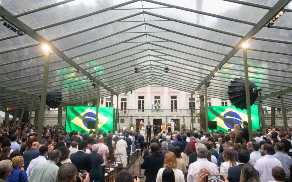 Em cerimônia no Palácio da Cidade, Eduardo Paes transmite cargo de prefeito para Eduardo Cavaliere