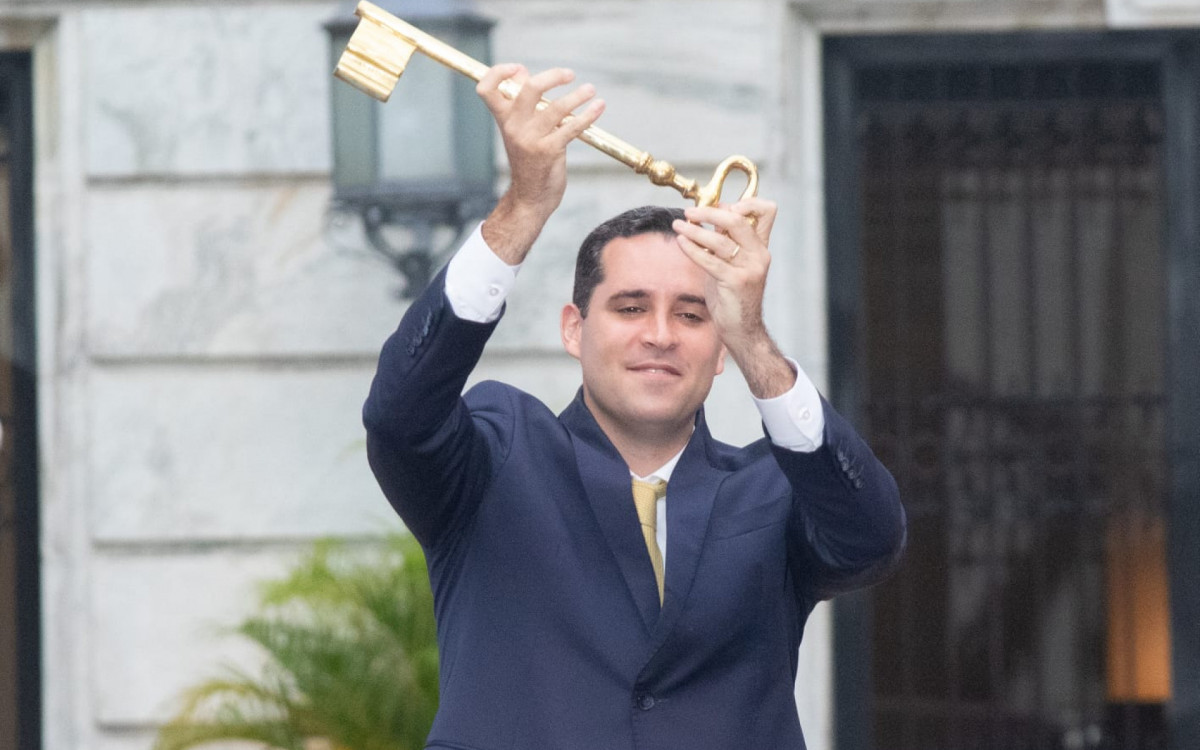 Eduardo Cavaliere assume como prefeito do Rio