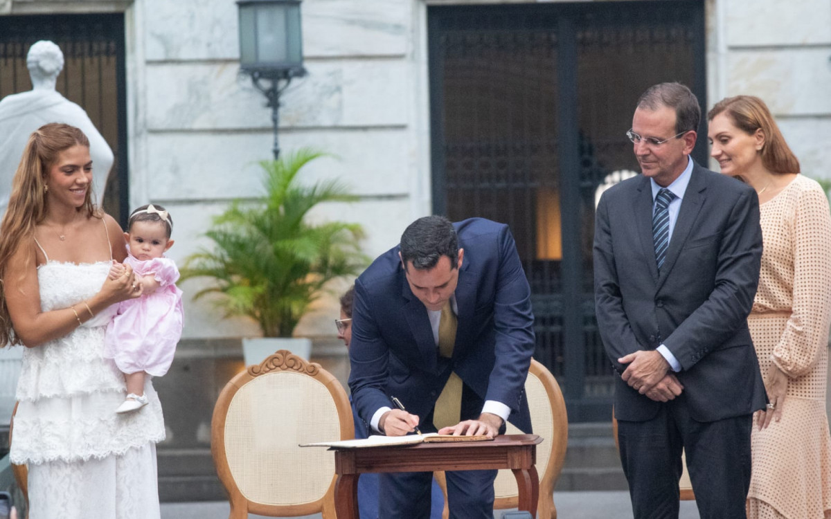 Eduardo Cavaliere assume como prefeito do Rio