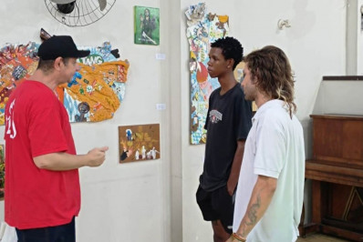 Trabalhos inéditos misturam técnicas em 