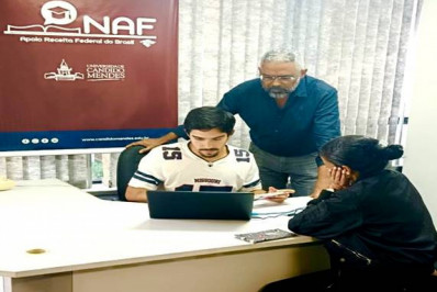 Universitários auxiliam contribuintes que não sabem preencher a declaração do Imposto de Renda