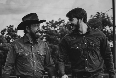 Filho de Chuck Norris se despede com texto emocionante: 'Melhor homem que já conheci'