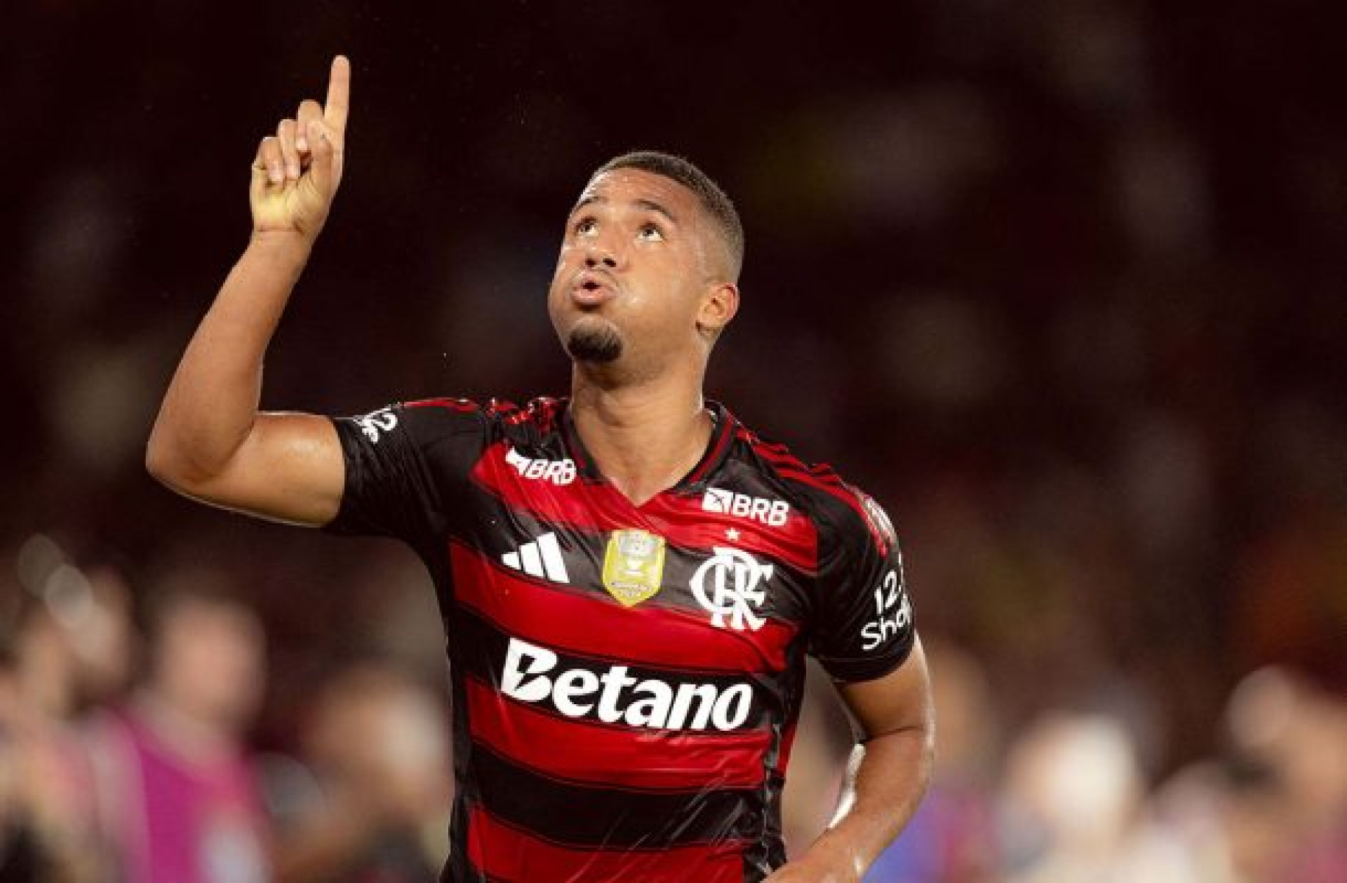 Ginasta se rende &agrave; boa fase de Samuel Lino no Flamengo: “Melhor ponta do Brasil”