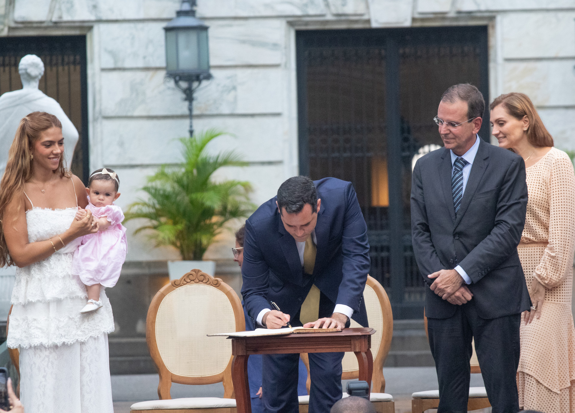 Cobertura da transmissão do cargo do prefeito Eduardo Paes para ouvir Eduardo Cavalieri no palácio da cidade  zona sul do Rio de janeiro na tarde desta sexta-feira (20). - Érica Martin/Agência O Dia