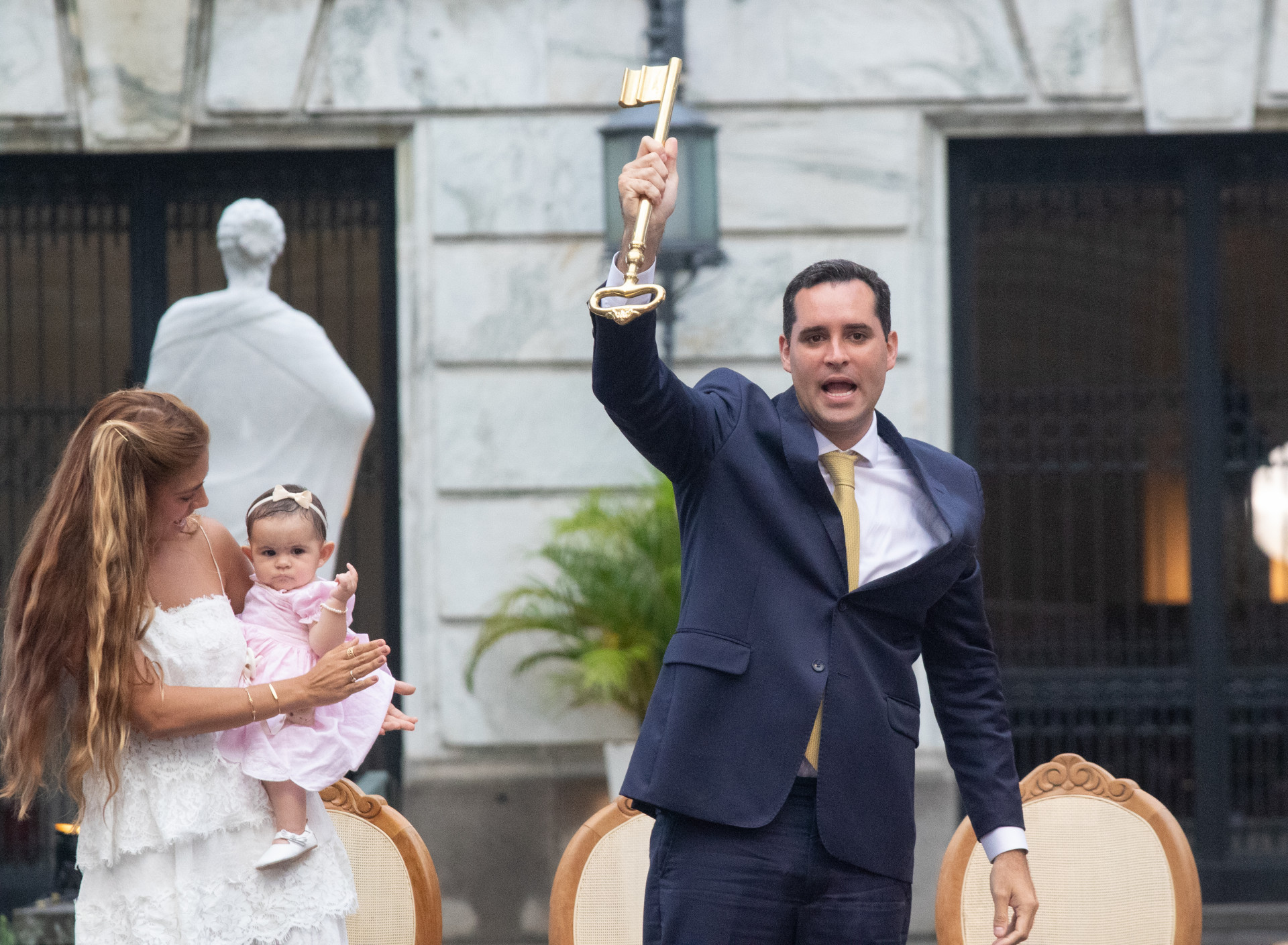 Eduardo Paes transmite cargo de prefeito para seu vice, Eduardo Cavaliere, nesta sexta-feira (20). - Érica Martin/Agência O Dia