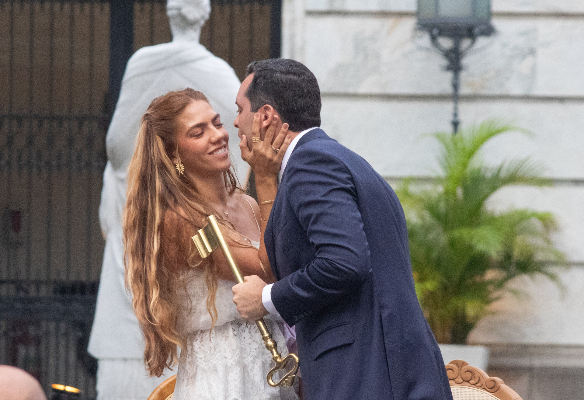 Eduardo Paes transmite cargo de prefeito para seu vice, Eduardo Cavaliere, nesta sexta-feira (20).
 - Érica Martin/Agência O Dia