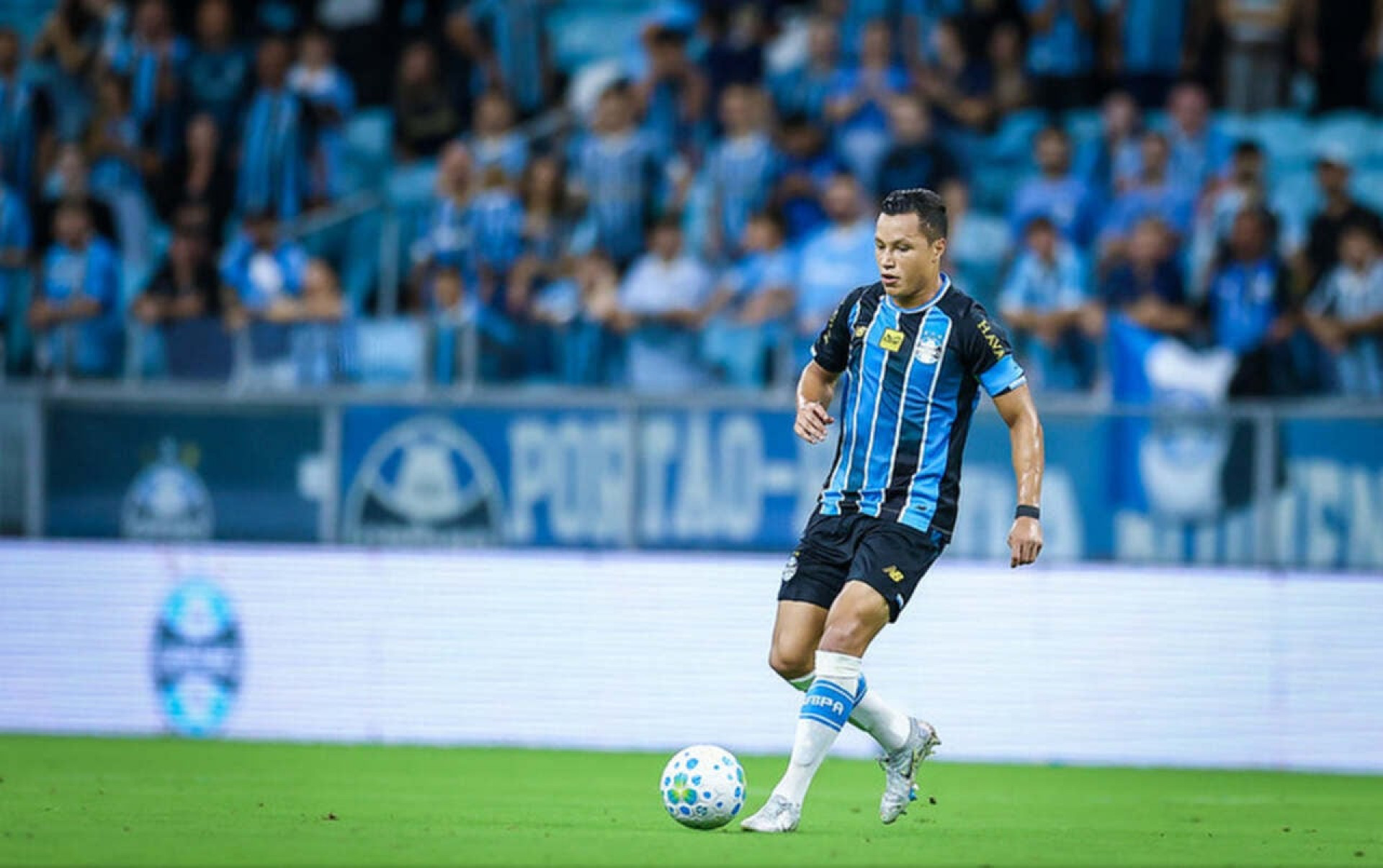 Marlon sofre grave fratura no tornozelo e ficar&aacute; cinco meses fora