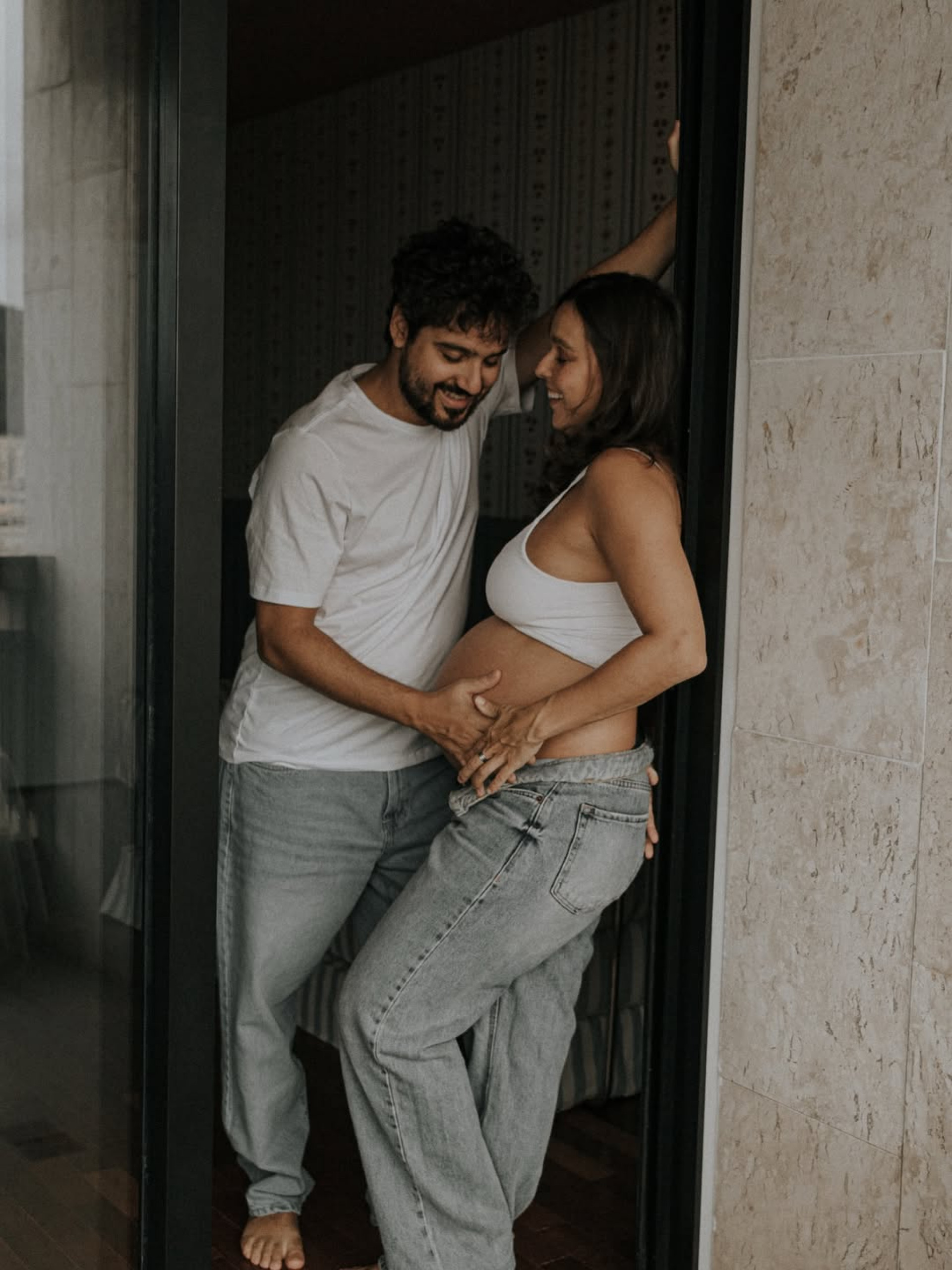 Thati Lopes posa para ensaio gestante com o marido - Reprodução / Instagram