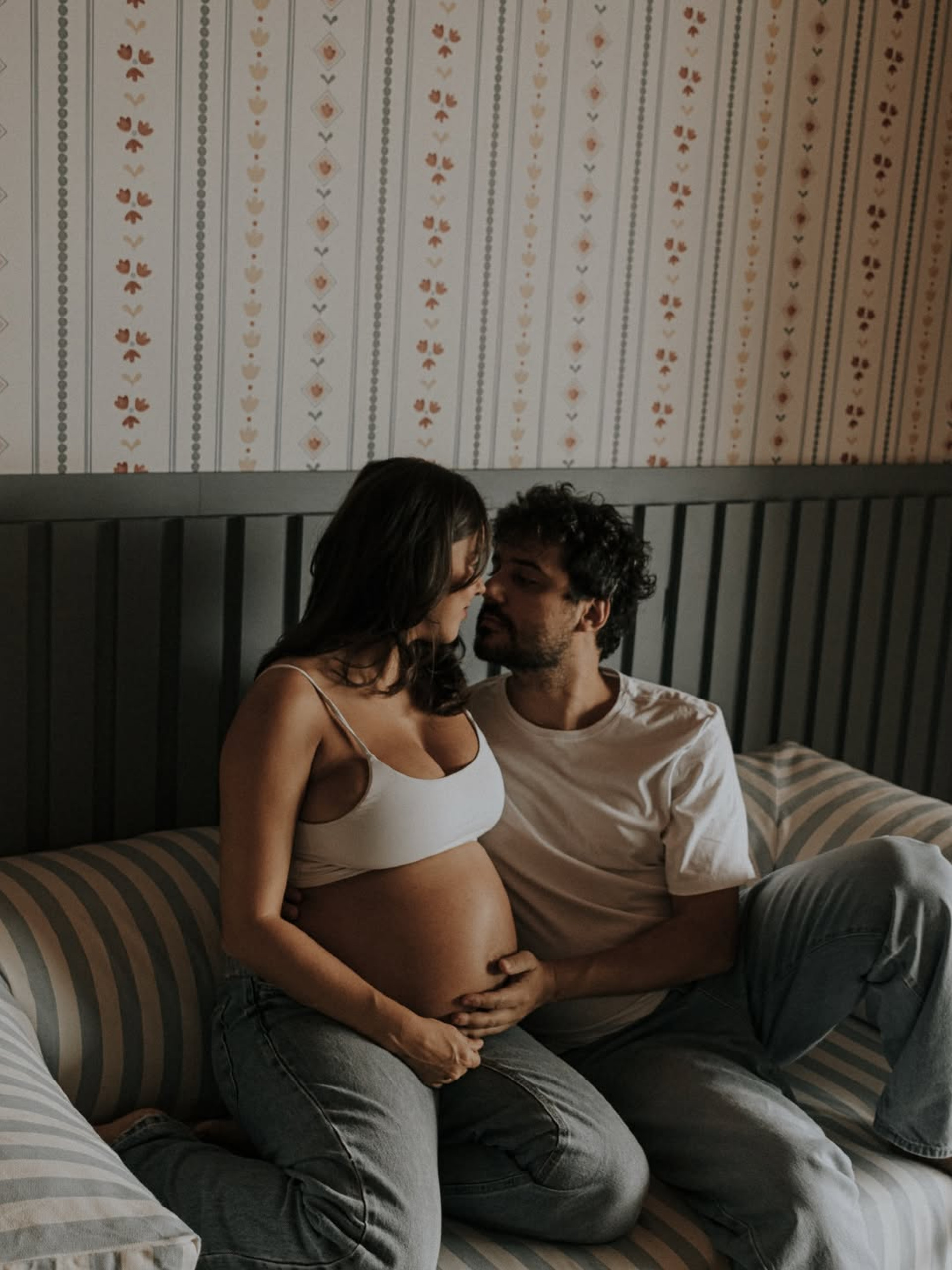 Thati Lopes posa para ensaio gestante com o marido - Reprodução / Instagram