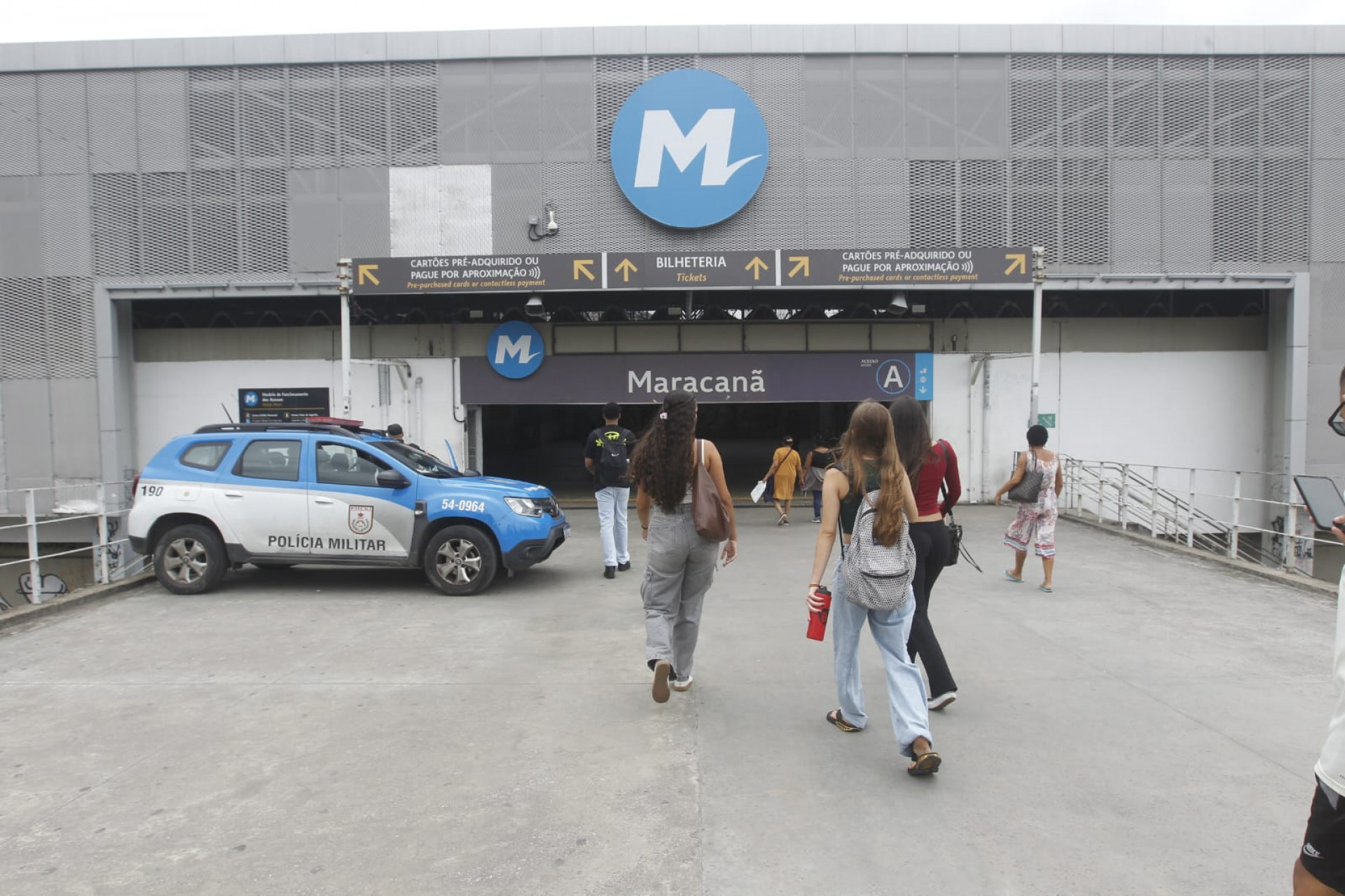 Policiamento na saída do metrô, próximo ao campus da Uerj - Reginaldo Pimenta / Agência O Dia