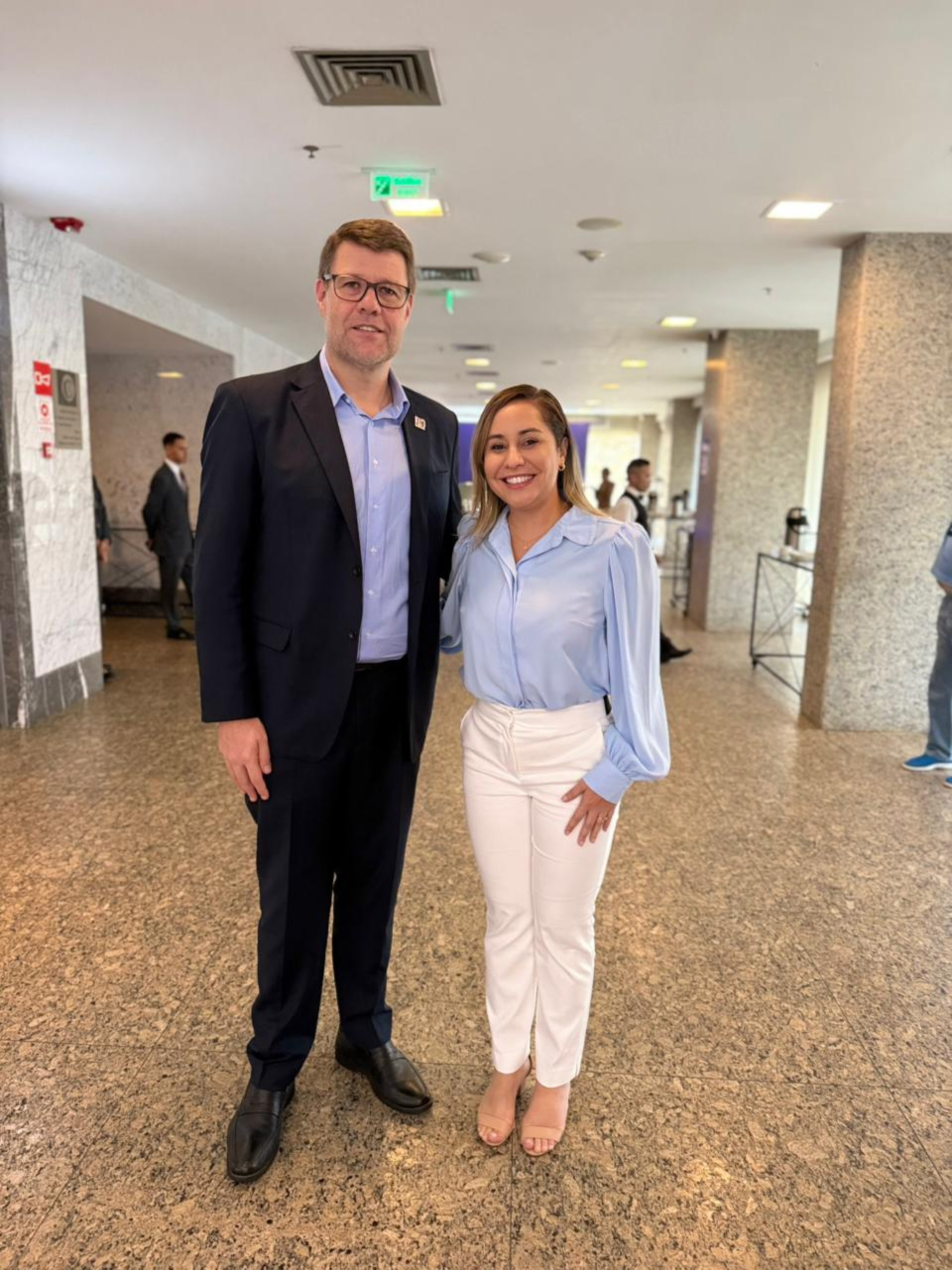 Prefeita de Araruama foi a &uacute;nica da Regi&atilde;o dos Lagos presente no evento.  - Reprodu&ccedil;&atilde;o/ Ascom