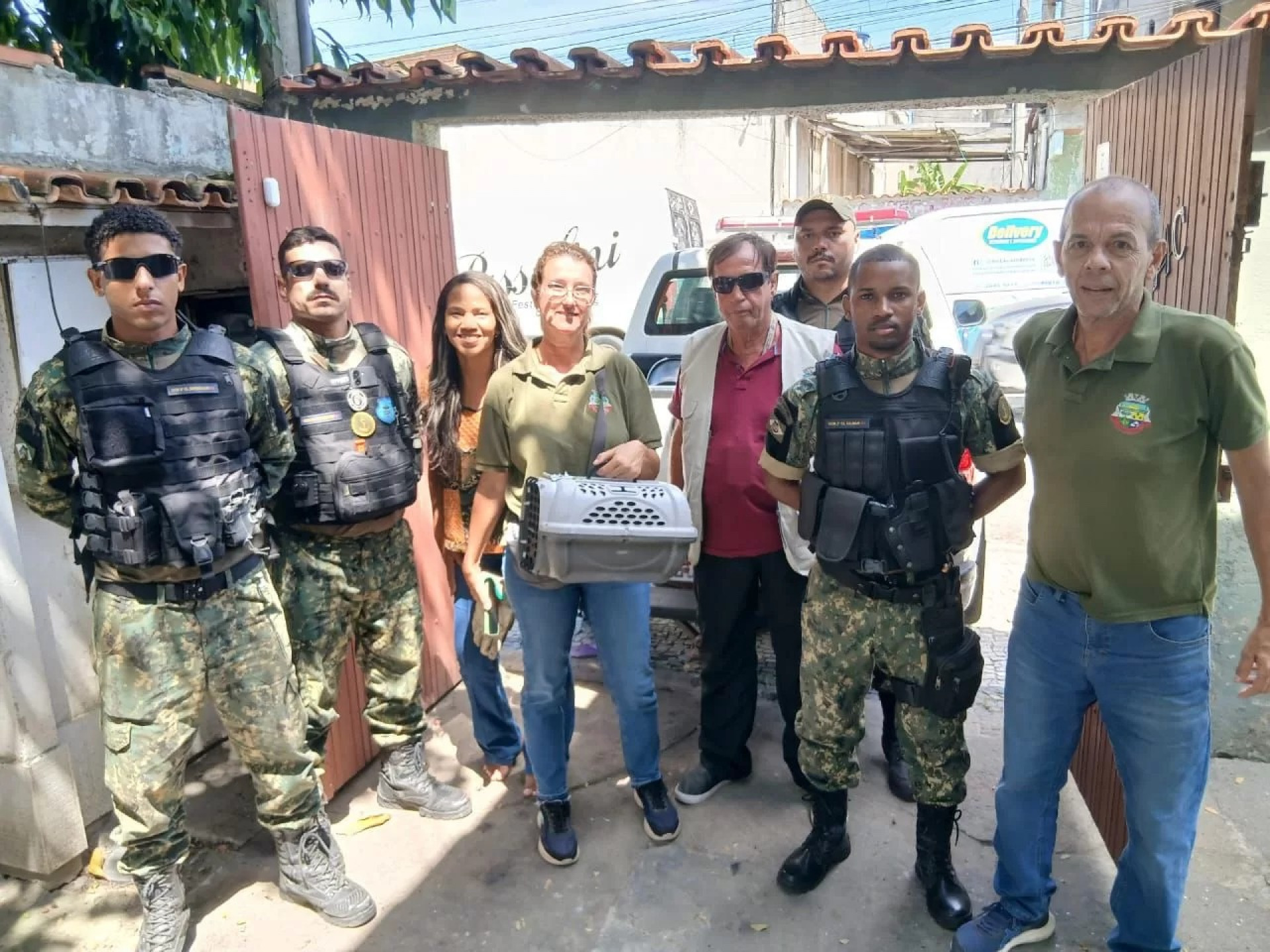 Equipes realizam resgate de animais em imóvel no Jardim Caiçara, em Cabo Frio - Reprodução