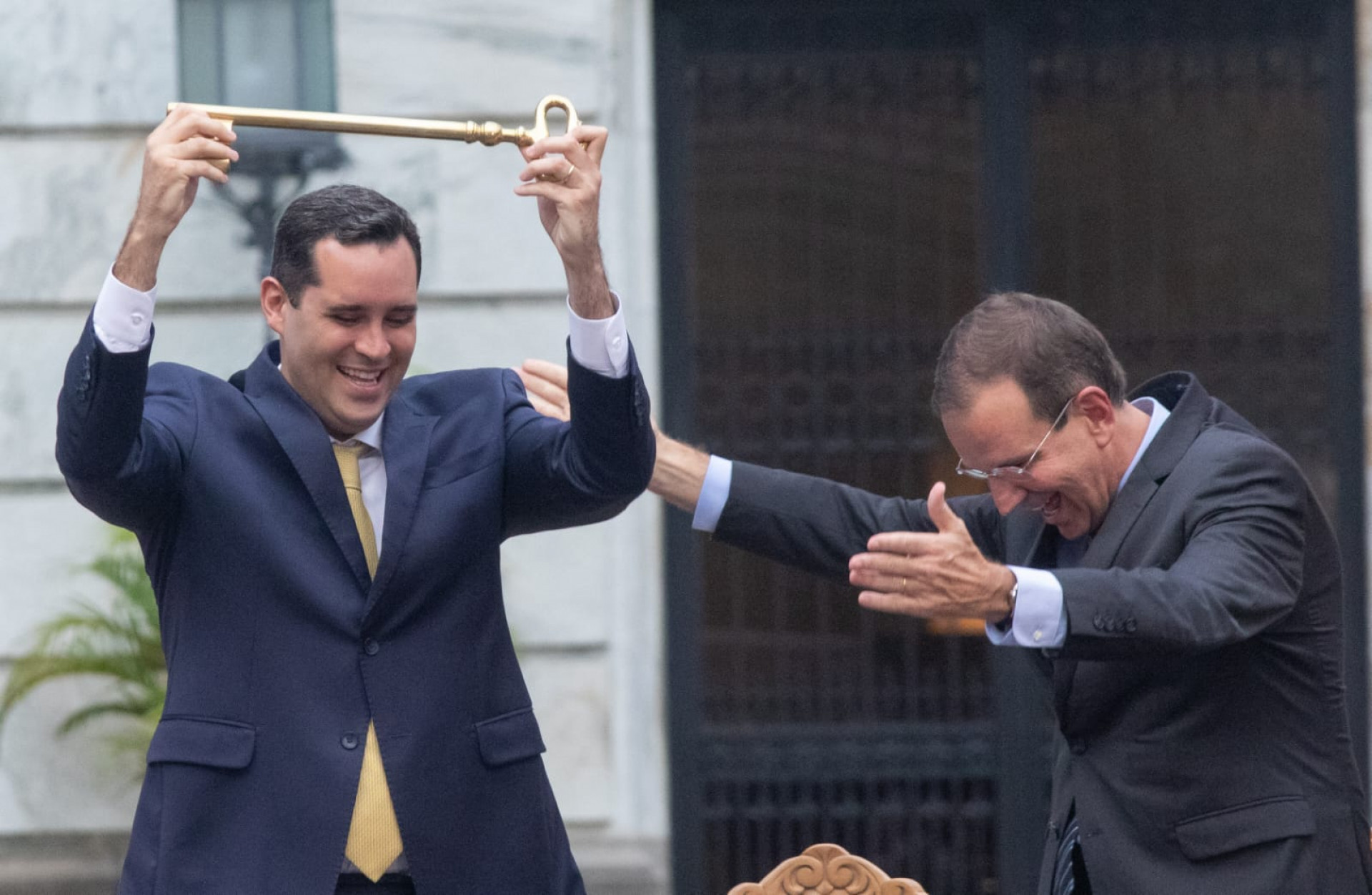 Eduardo Paes entrega chave da cidade do Rio a Eduardo Cavaliere - Érica Martin / Agência O Dia