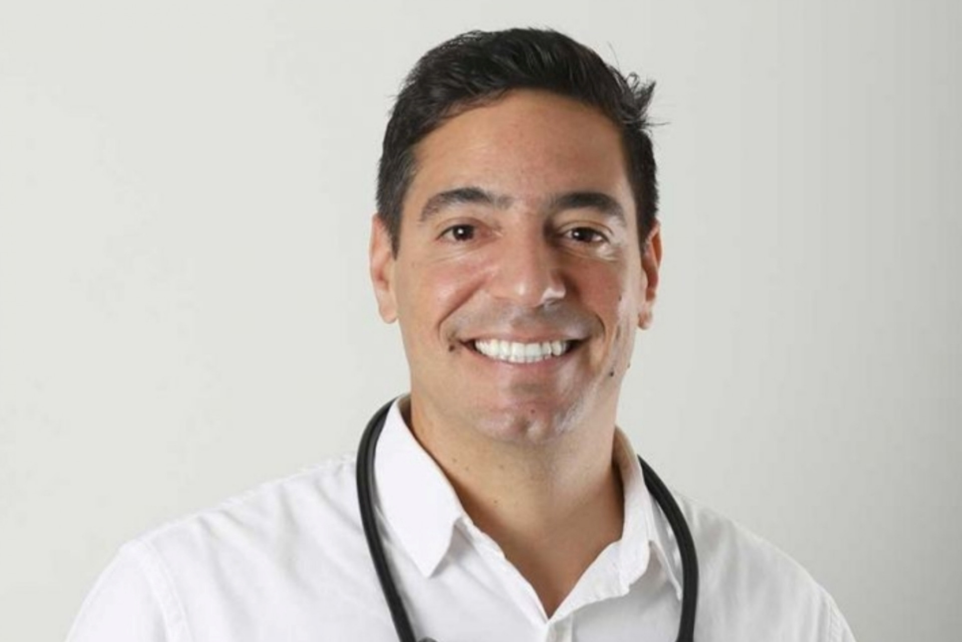 Vice-prefeito e secret&aacute;rio de Sa&uacute;de de Rio das Ostras, F&aacute;bio Sim&otilde;es, destaca o impacto positivo da iniciativa para o atendimento &agrave; popula&ccedil;&atilde;o - Foto: Reprodu&ccedil;&atilde;o