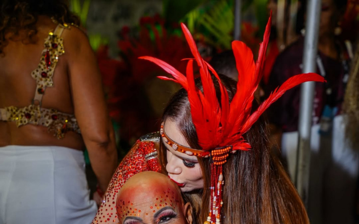 Lara Mara fez uma homenagem nas redes com fotos de diferentes momentos com a av&oacute; Deise