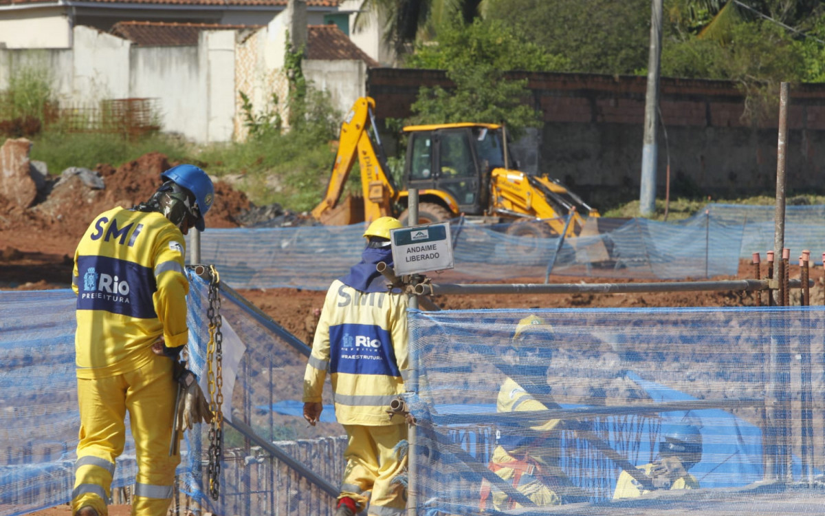 Prefeito Eduardo Cavaliere visita as obras do novo Terminal BRT Bairro Imperial Santa Cruz