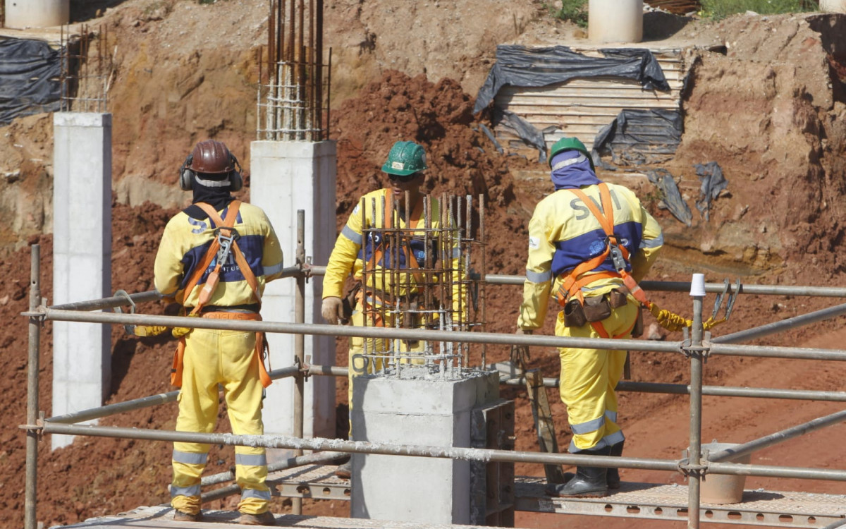 Prefeito Eduardo Cavaliere visita as obras do novo Terminal BRT Bairro Imperial Santa Cruz