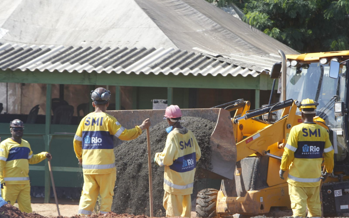 Prefeito Eduardo Cavaliere visita as obras do novo Terminal BRT Bairro Imperial Santa Cruz