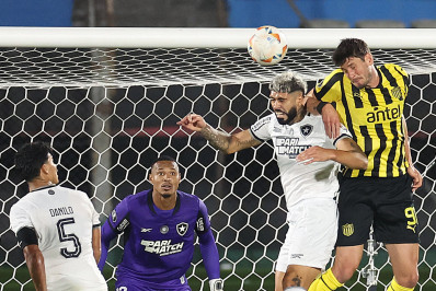 John conta bastidores e relembra como foi jogar semifinal da Libertadores pendurado