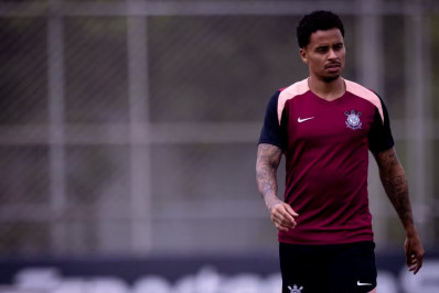 Corinthians avalia pagar multa para escalar Allan diante do Flamengo