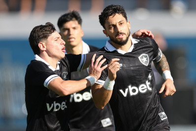 Botafogo supera Bragantino com brilho de Raul e volta a vencer no Brasileirão 
