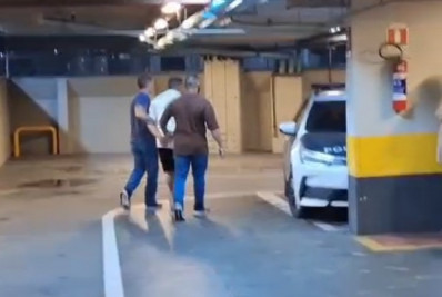 Homem tenta vender celular roubado para a própria vítima e é preso, em Nova Iguaçu