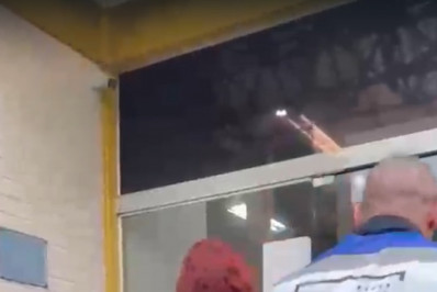 Suspeita de aplicar golpe do falso Pix em restaurante é presa na Baixada