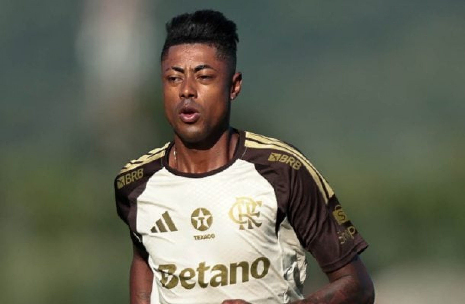 Bruno Henrique segue fora, e Flamengo ter&aacute; mudan&ccedil;as contra o Corinthians