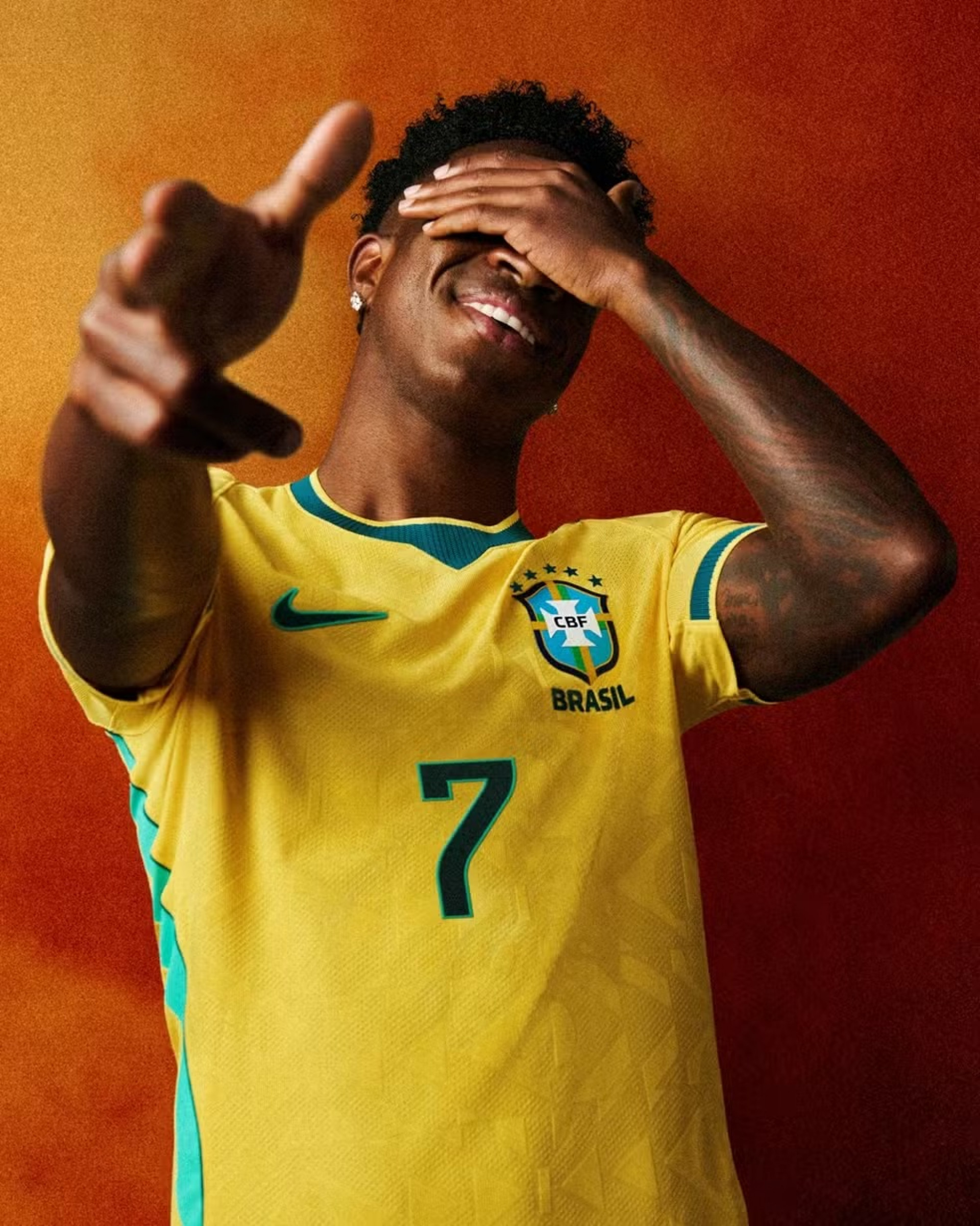 Vini Jr com a nova camisa da sele&ccedil;&atilde;o brasileira - Divulga&ccedil;&atilde;o/Nike
