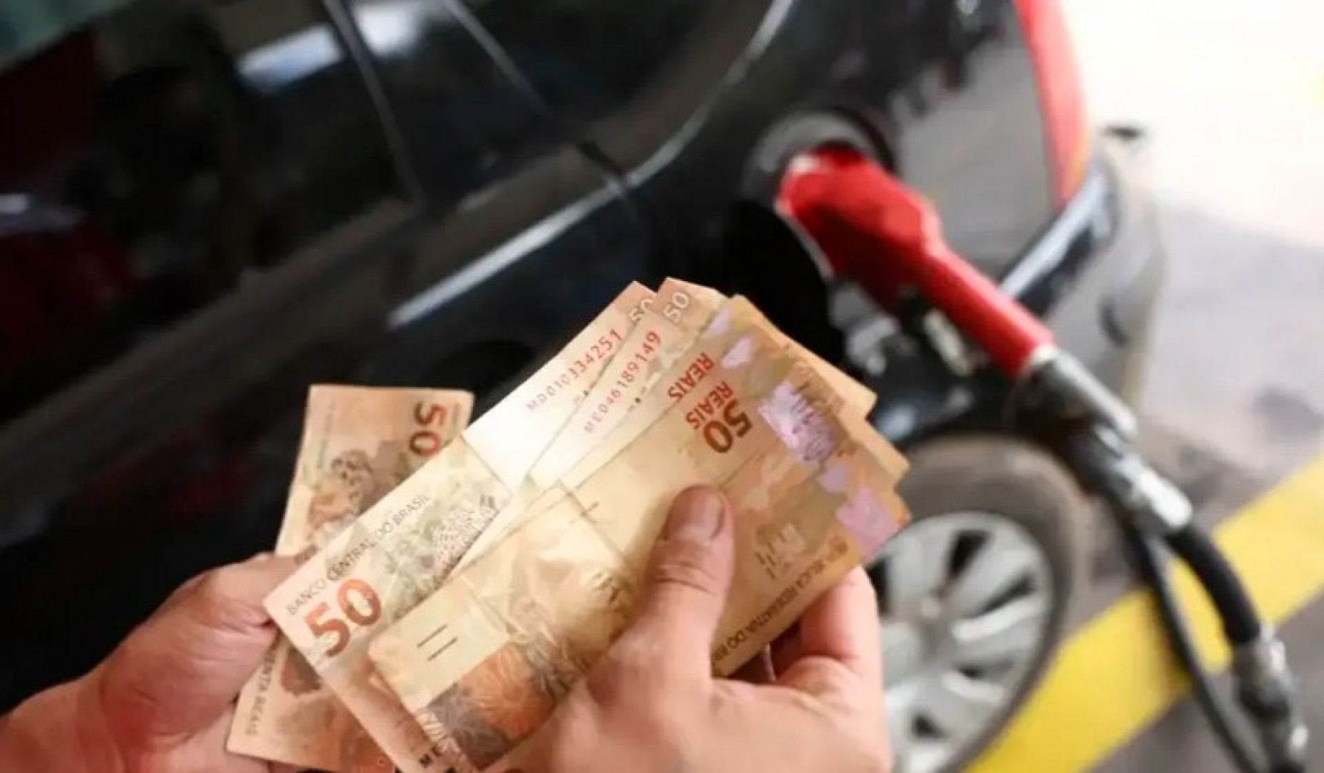 Preços de combustíveis no Brasil sobem menos que nos EUA e União Europeia, diz Ineep