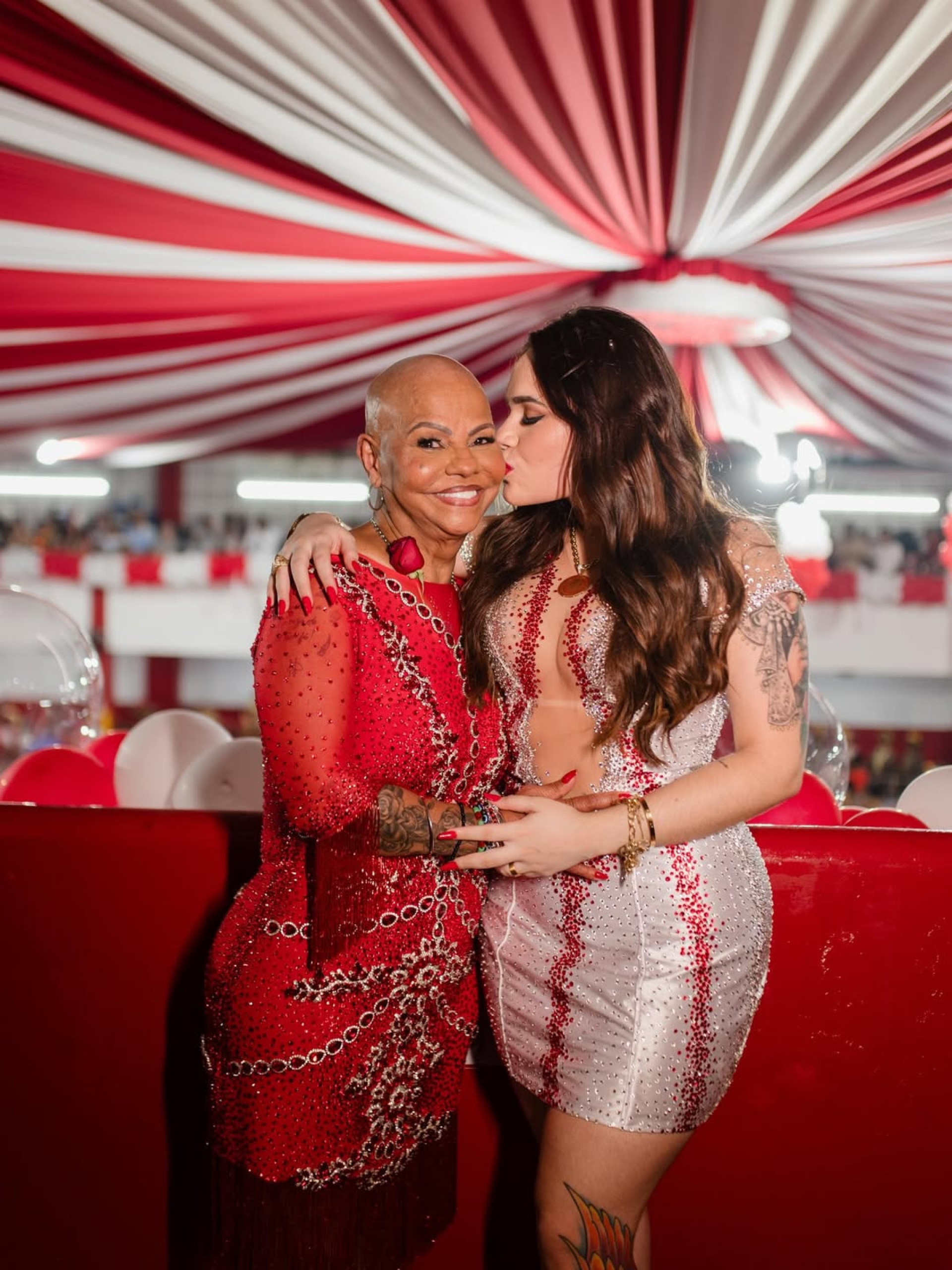 Lara Mara fez uma homenagem nas redes com fotos de diferentes momentos com a avó Deise - Reprodução/Instagram/Lara Mara