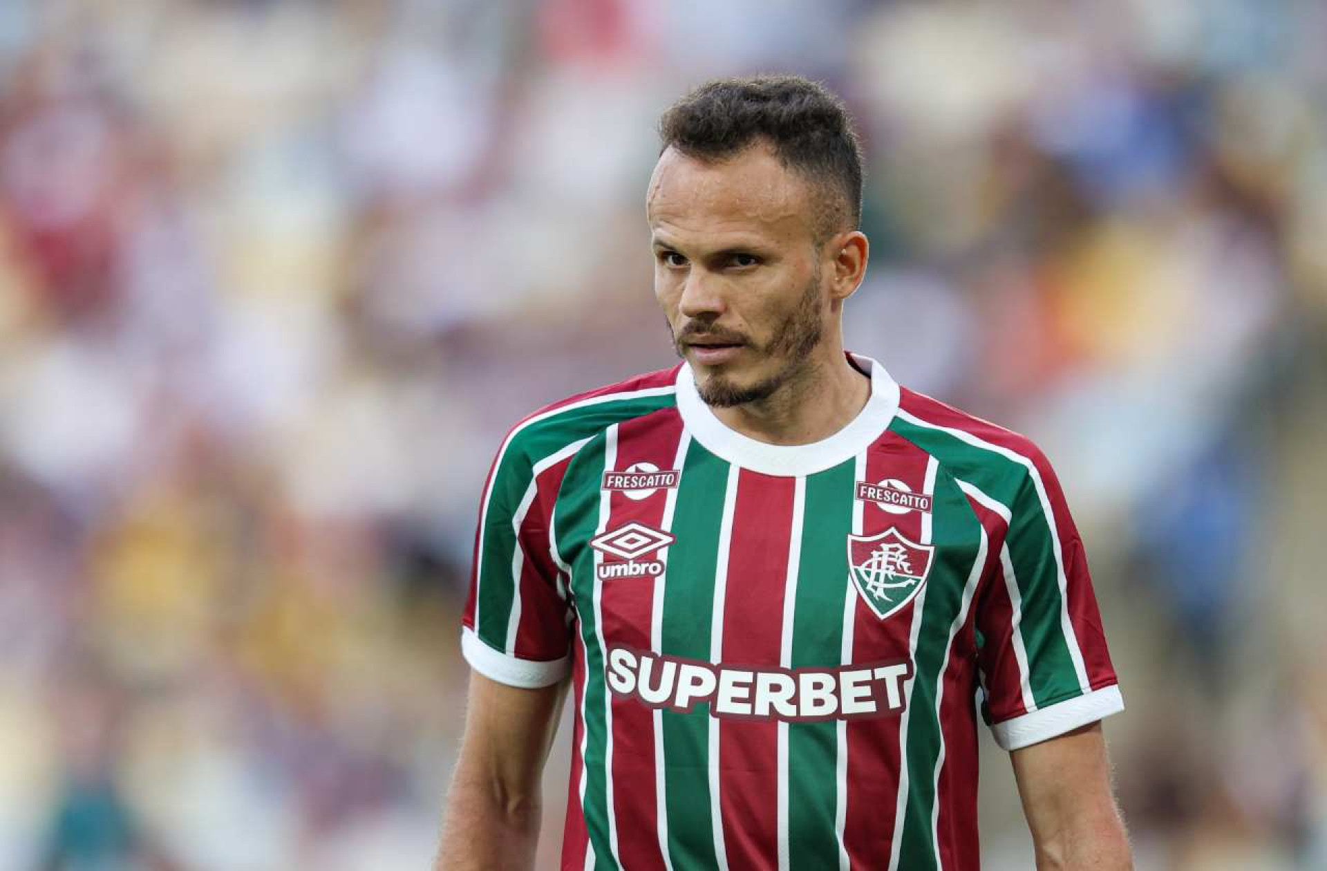 Ren&ecirc; acerta renova&ccedil;&atilde;o com o Fluminense e ganha respaldo no elenco