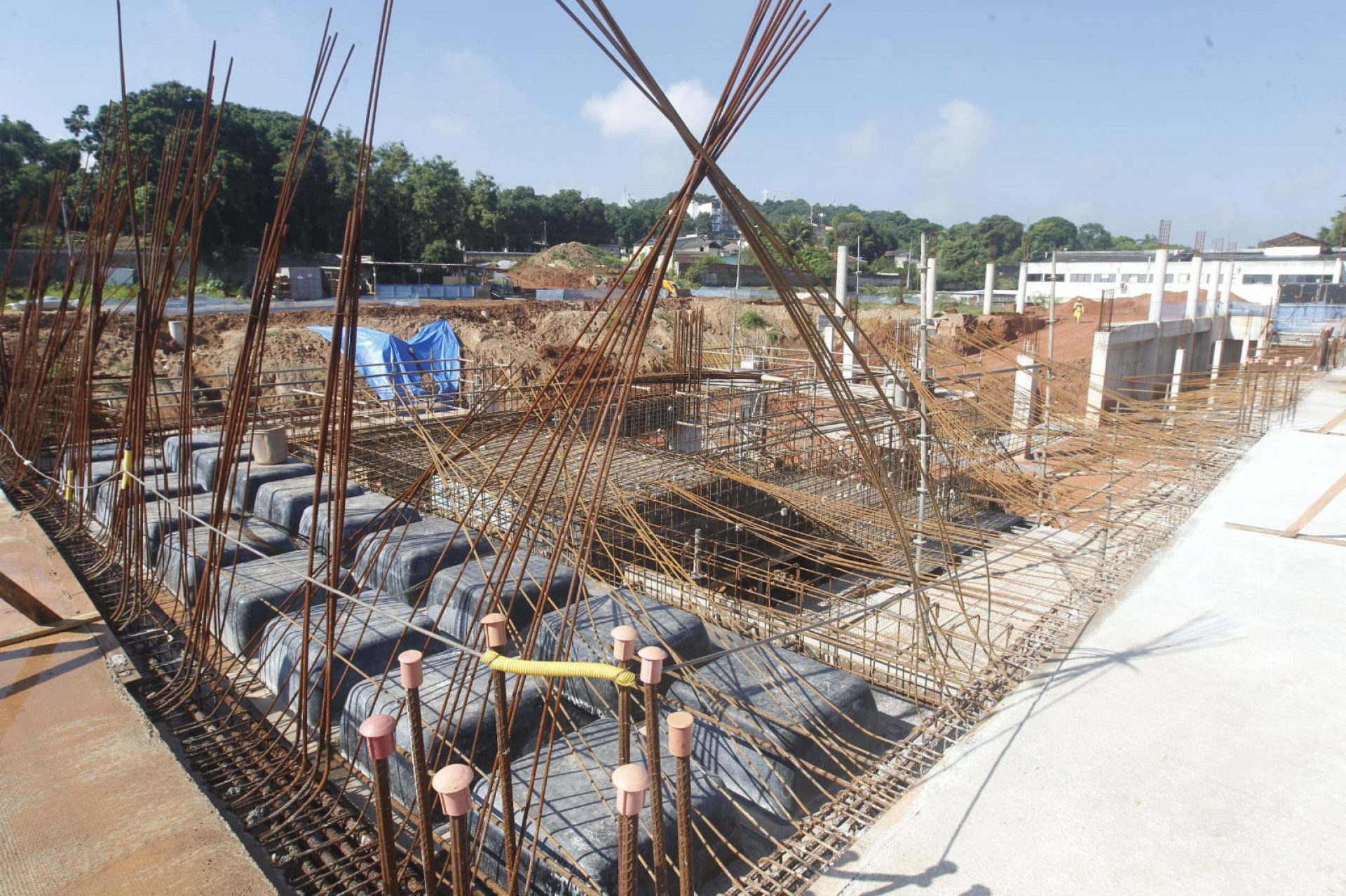 Prefeito Eduardo Cavaliere visita as obras do novo Terminal BRT Bairro Imperial Santa Cruz - Reginaldo Pimenta / Agência O Dia