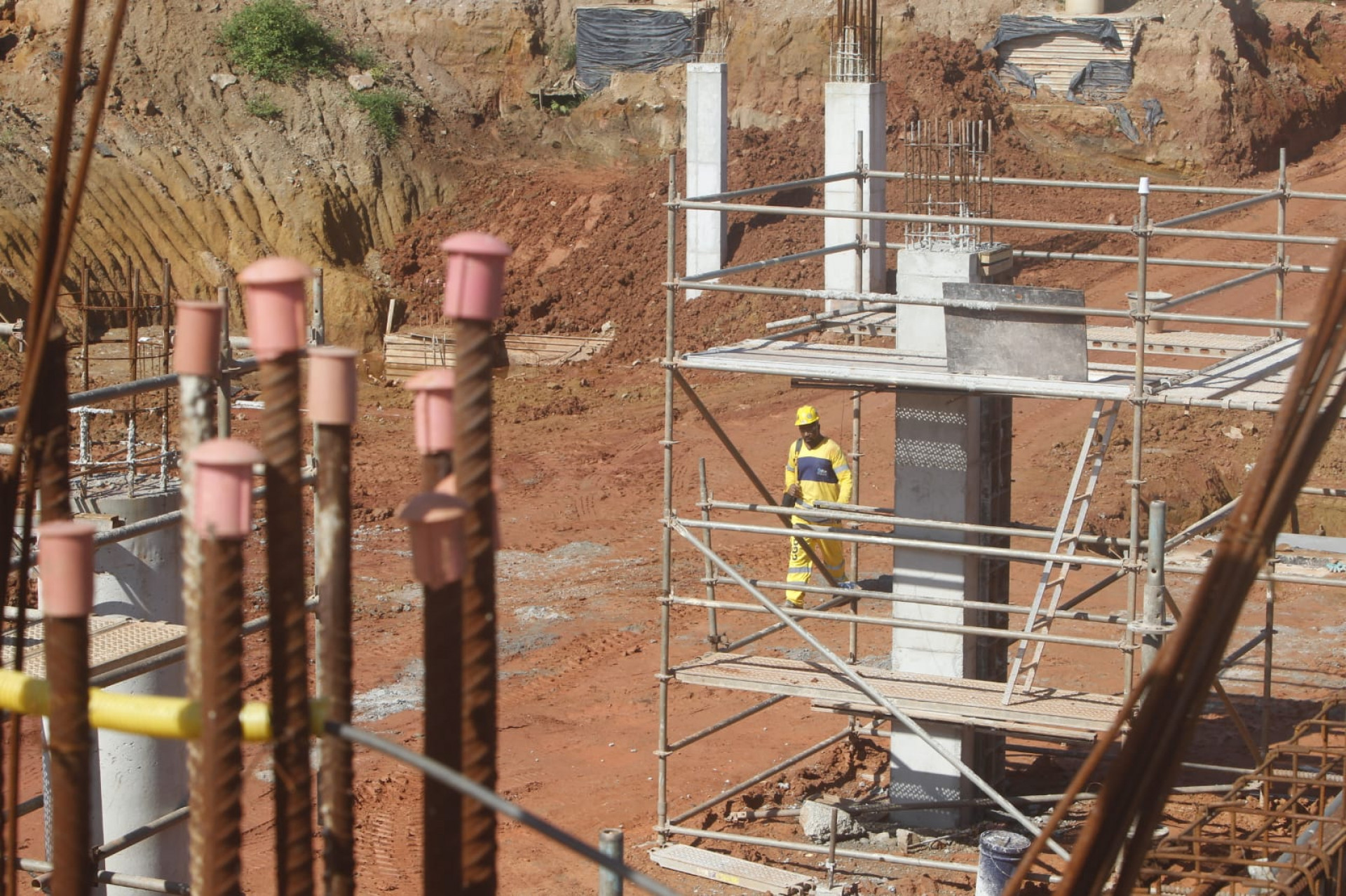 Prefeito Eduardo Cavaliere visita as obras do novo Terminal BRT Bairro Imperial Santa Cruz - Reginaldo Pimenta / Agência O Dia