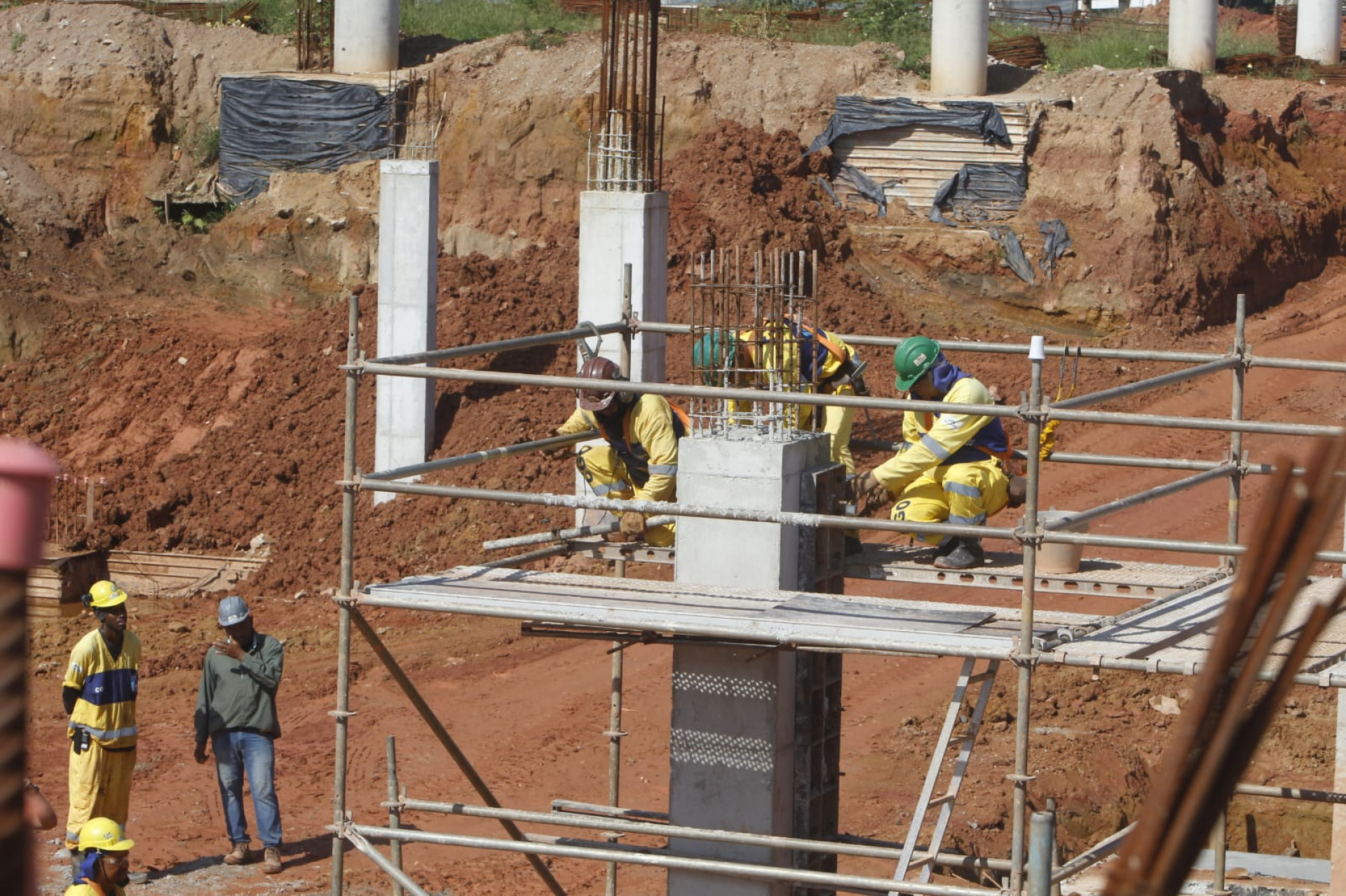 Prefeito Eduardo Cavaliere visita as obras do novo Terminal BRT Bairro Imperial Santa Cruz - Reginaldo Pimenta / Agência O Dia