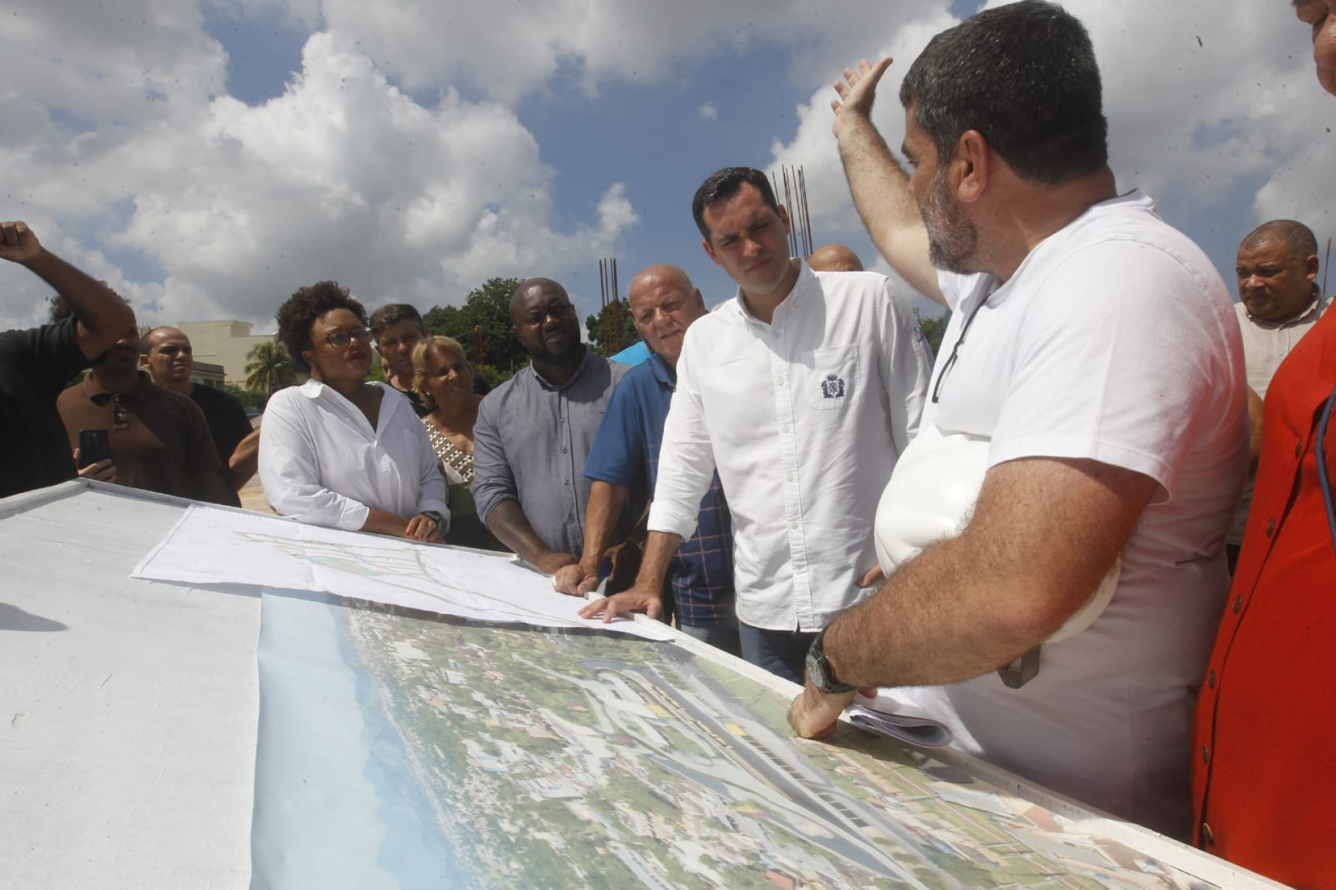 Prefeito Eduardo Cavaliere visita as obras do novo Terminal BRT Bairro Imperial Santa Cruz - Reginaldo Pimenta / Agência O Dia