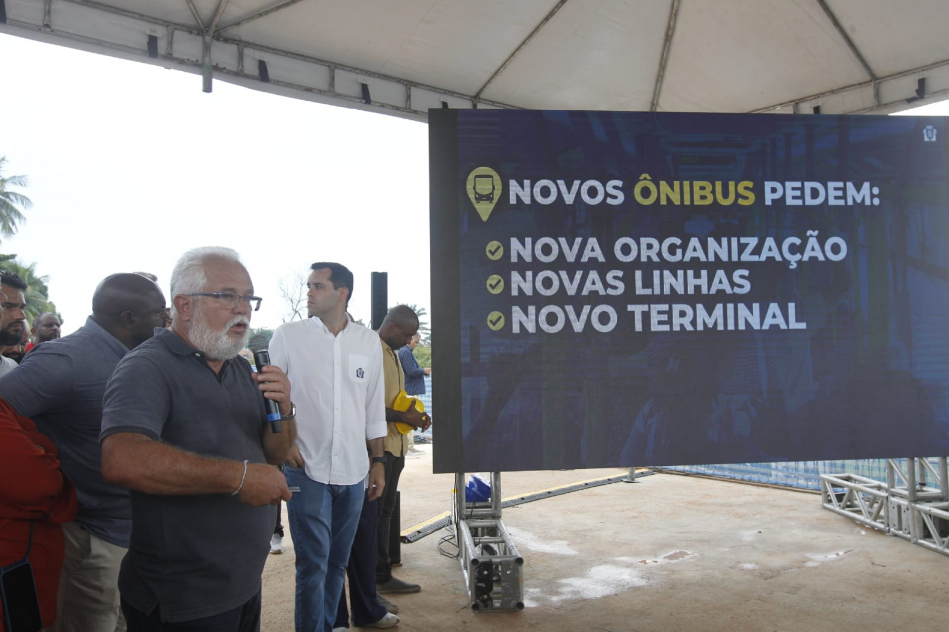 Prefeito Eduardo Cavaliere visita as obras do novo Terminal BRT Bairro Imperial Santa Cruz - Reginaldo Pimenta / Agência O Dia