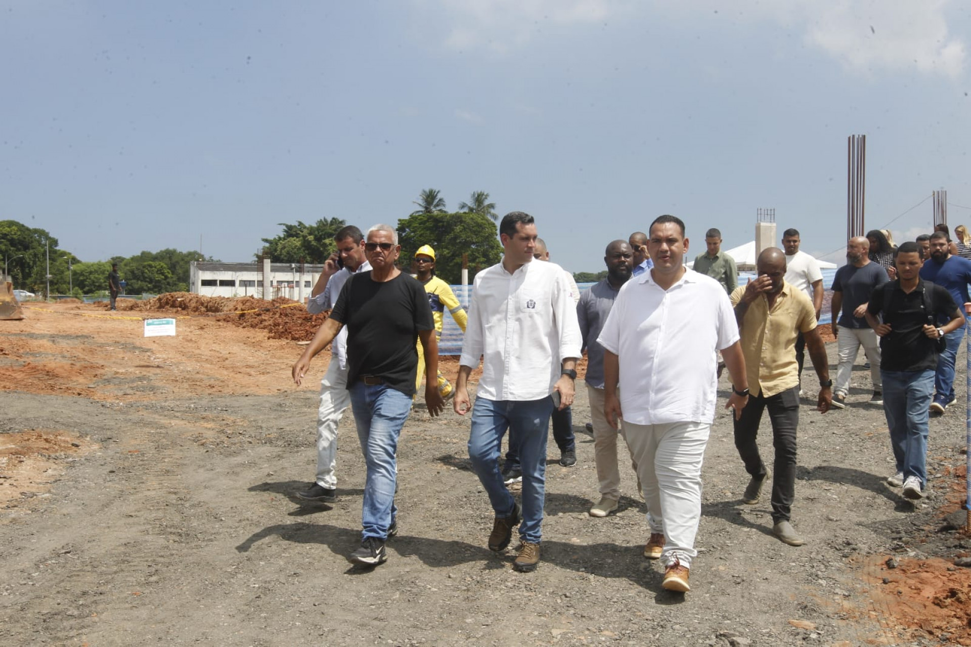 Prefeito Eduardo Cavaliere visita as obras do novo Terminal BRT Bairro Imperial Santa Cruz - Reginaldo Pimenta / Agência O Dia