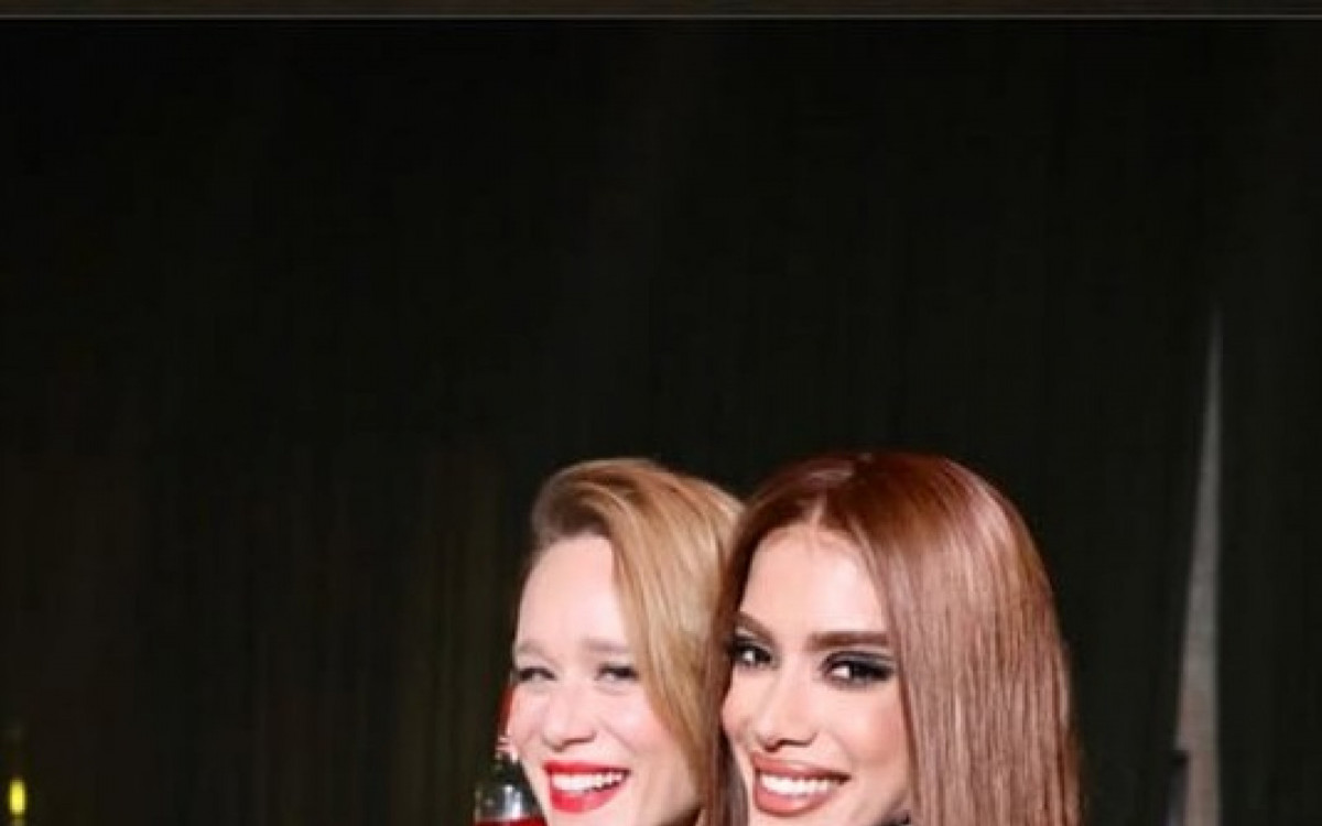 Anitta abre &aacute;lbum de fotos de anivers&aacute;rio