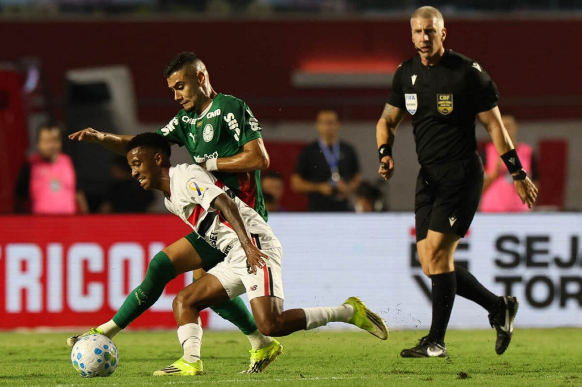 Roger Machado ap&oacute;s a derrota no Choque-Rei: “A ideia n&atilde;o era cruzar tantas bolas”