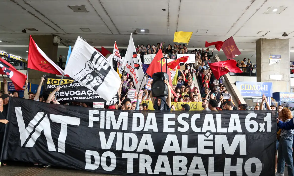 Se aprovado, fim da 6x1 deve afetar preços relativos num primeiro momento, dizem analistas