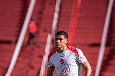 Ex-Vasco na base faz estreia no futebol brasileiro entre profissionais