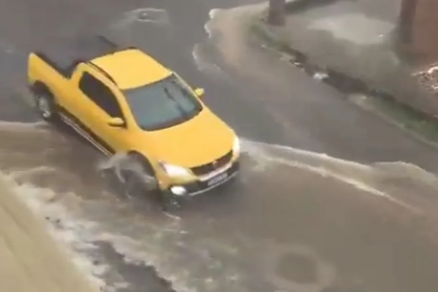 Mulher morre arrastada por enxurrada durante tempestade em Belo Horizonte