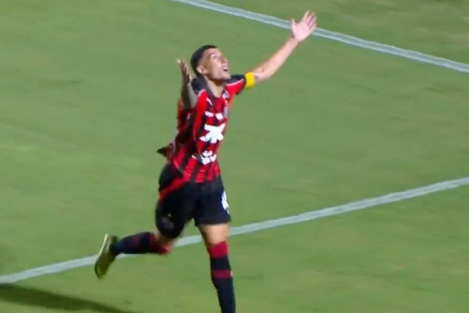 Vit&oacute;ria derrota o Mirassol e encosta no pelot&atilde;o de cima do Brasileir&atilde;o